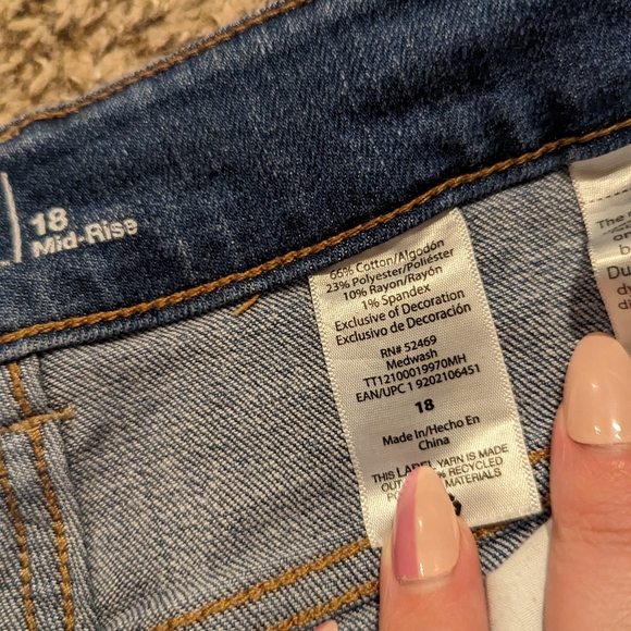 Mis Rise Denim Shorts - Picture 3 of 4